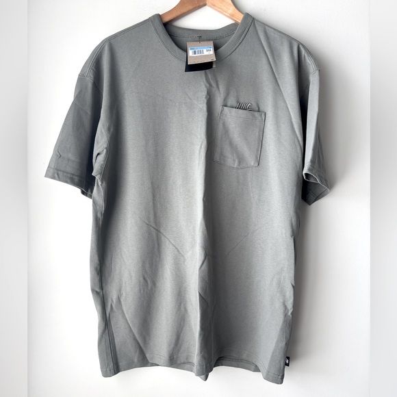 Nike Men's Short Sleeve Loose Fit Green Tee Medium NWT - Picture 1 of 5